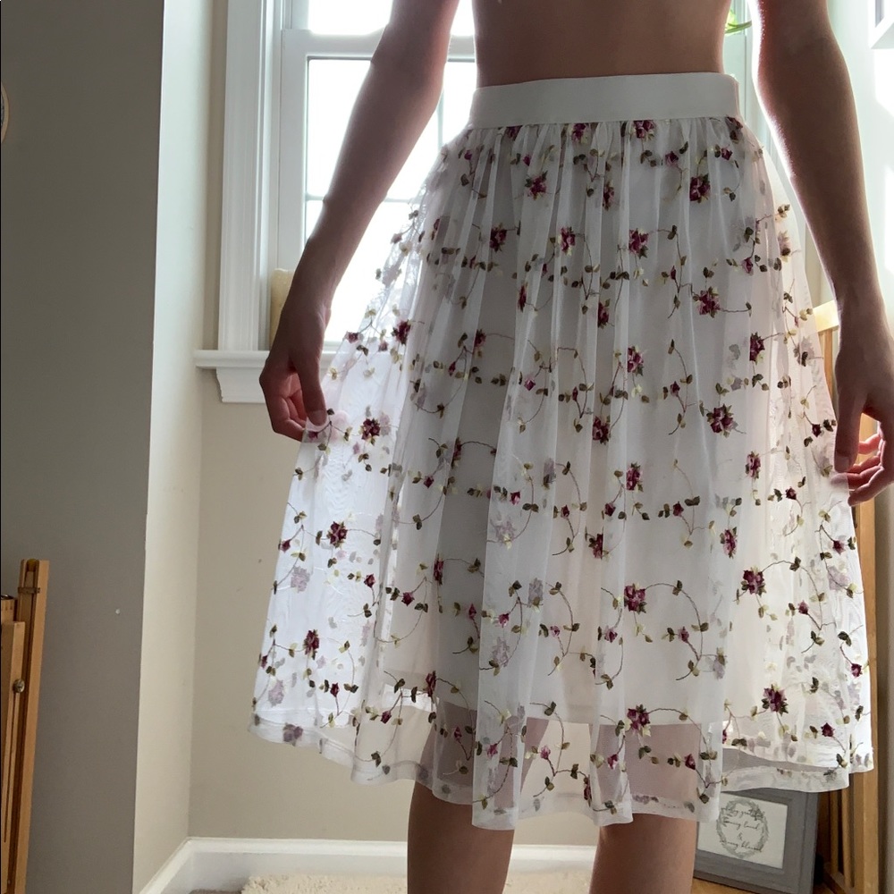 Floral embroidered skirt
